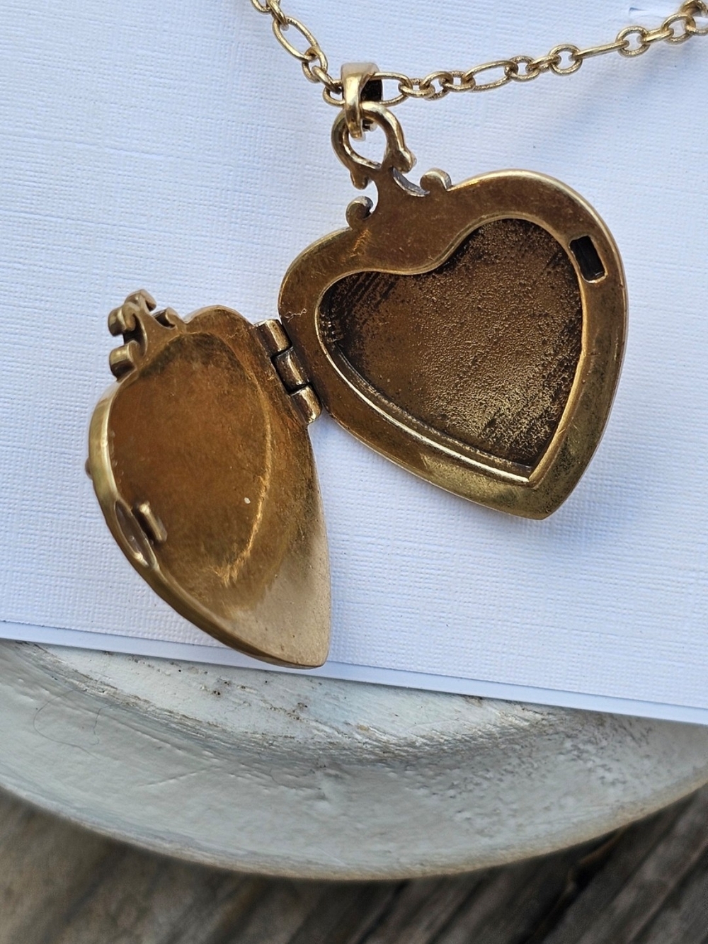 Kendra Scott x Disney Snow White Locket Necklace - Picture 2 of 4